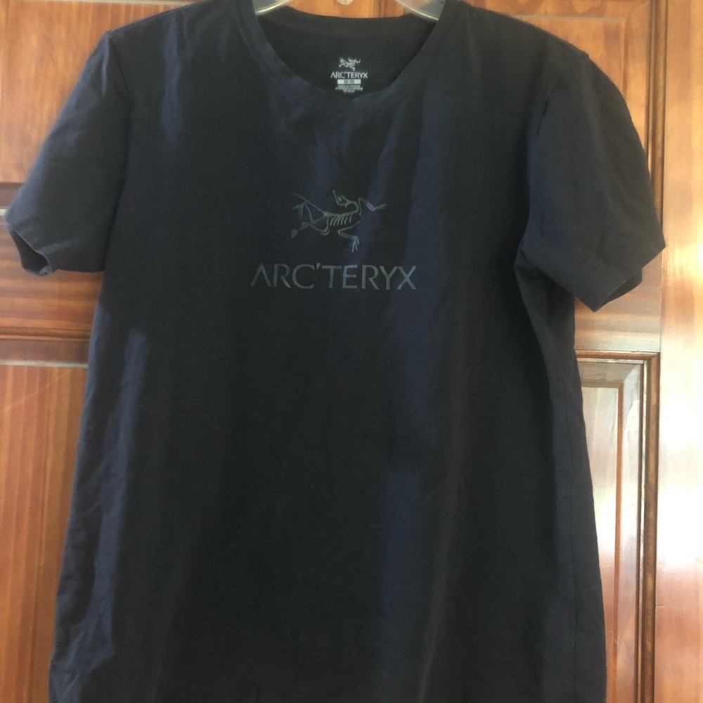 Womens size medium Arcteryx moisture wicking t shirt